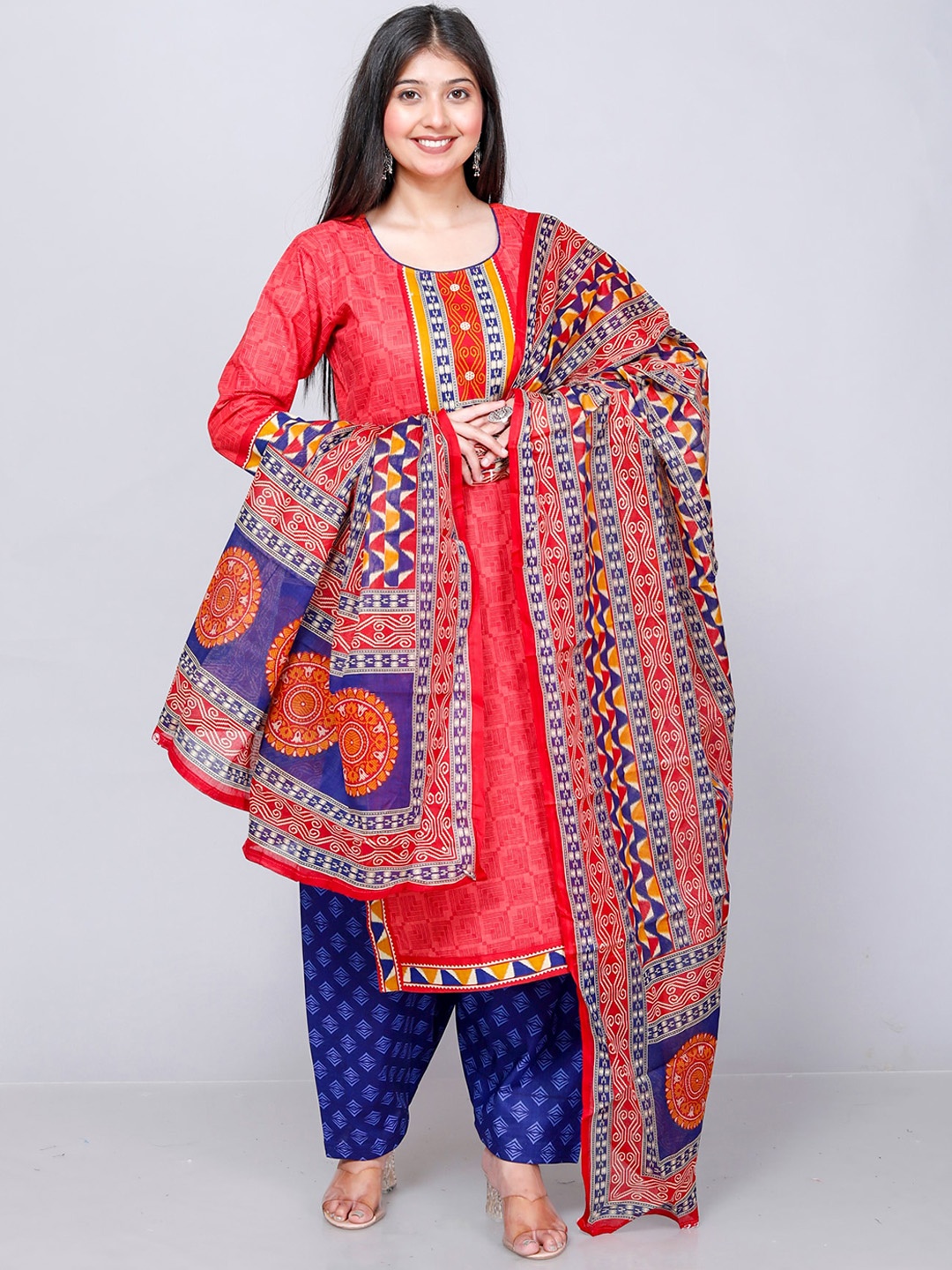 

Jevi Prints Ethnic Motifs Printed Regular Pure Cotton Kurta with Patiala & Dupatta, Red