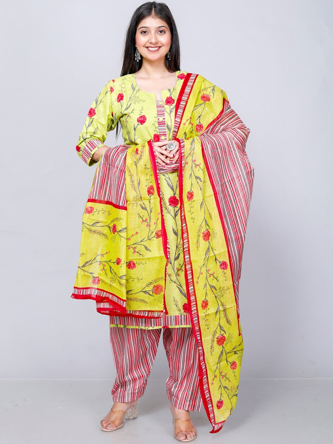 

Jevi Prints Floral Printed Regular Pure Cotton Kurta with Patiala & Dupatta, Yellow