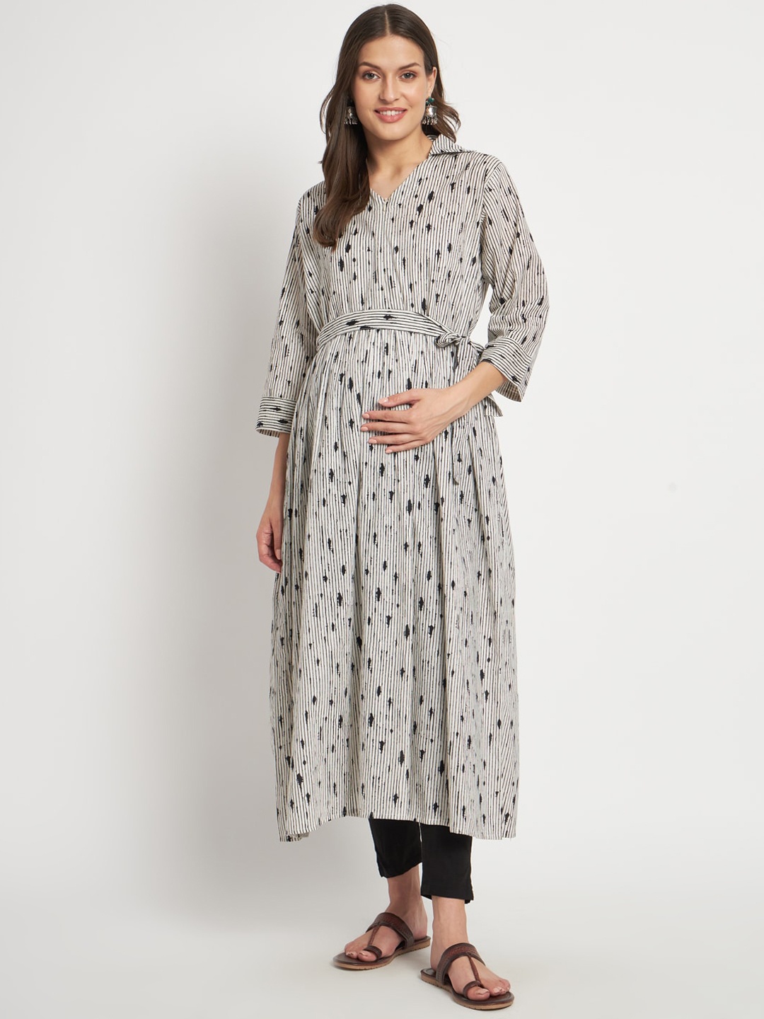 

Aujjessa Abstract Printed Anarkali Cotton Maternity Kurta, Off white