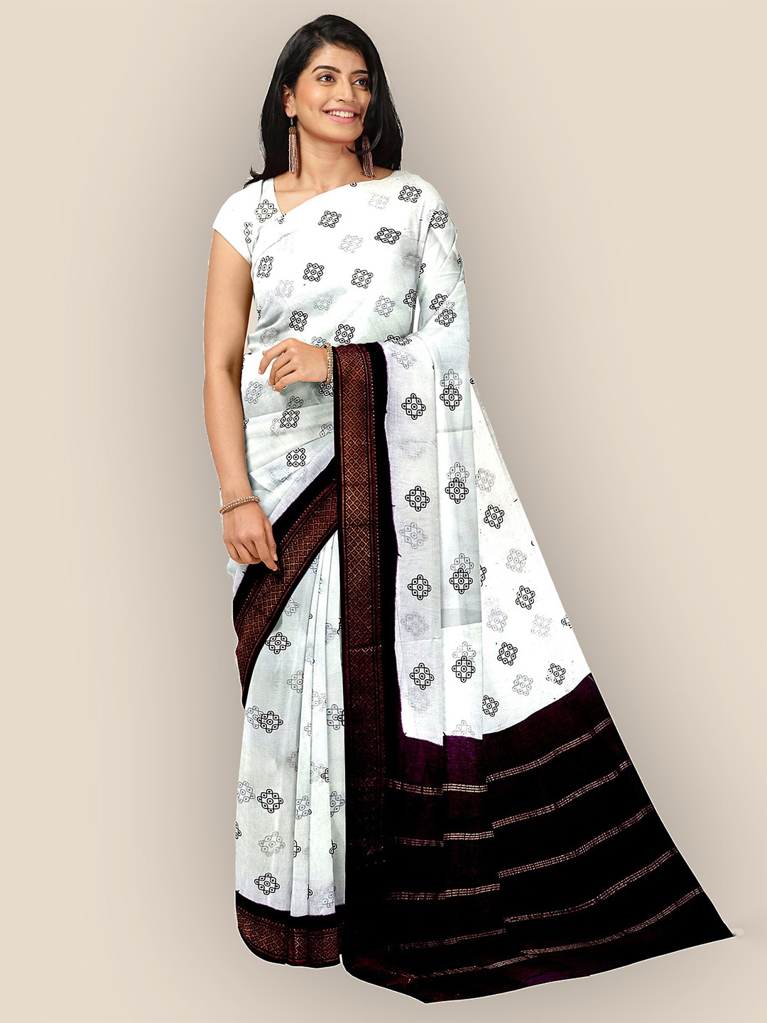 

The Chennai Silks Printed Pure Cotton Sungudi Saree, Off white