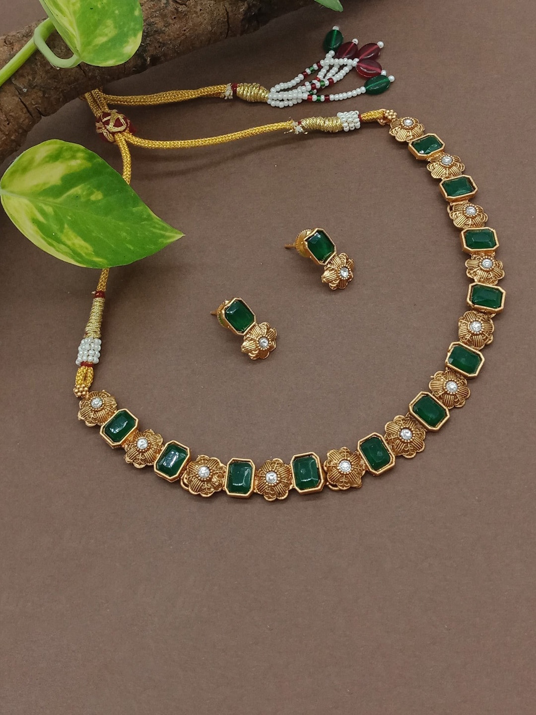 

AASHISH IMITATION Gold-Plated Kundan Studded Jewellery Set