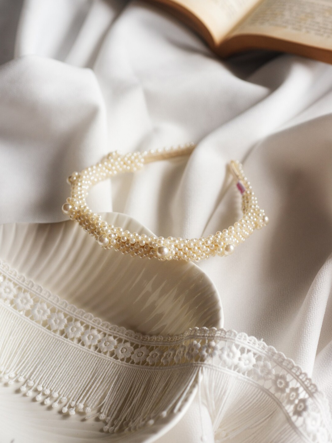 

Choko Girls White Beaded Hairband