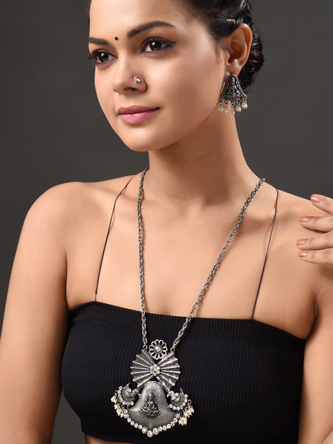 

phuljhadi Silver-Plated Stone-Studded & Beaded Oxidised Jewellery Set