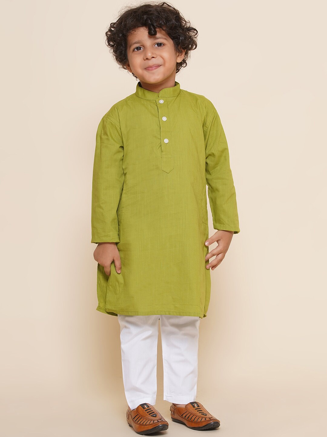 

Sethukrishna Boys Mandarin Collar Long Sleeves Pure Cotton Kurta With Pyjamas, Green