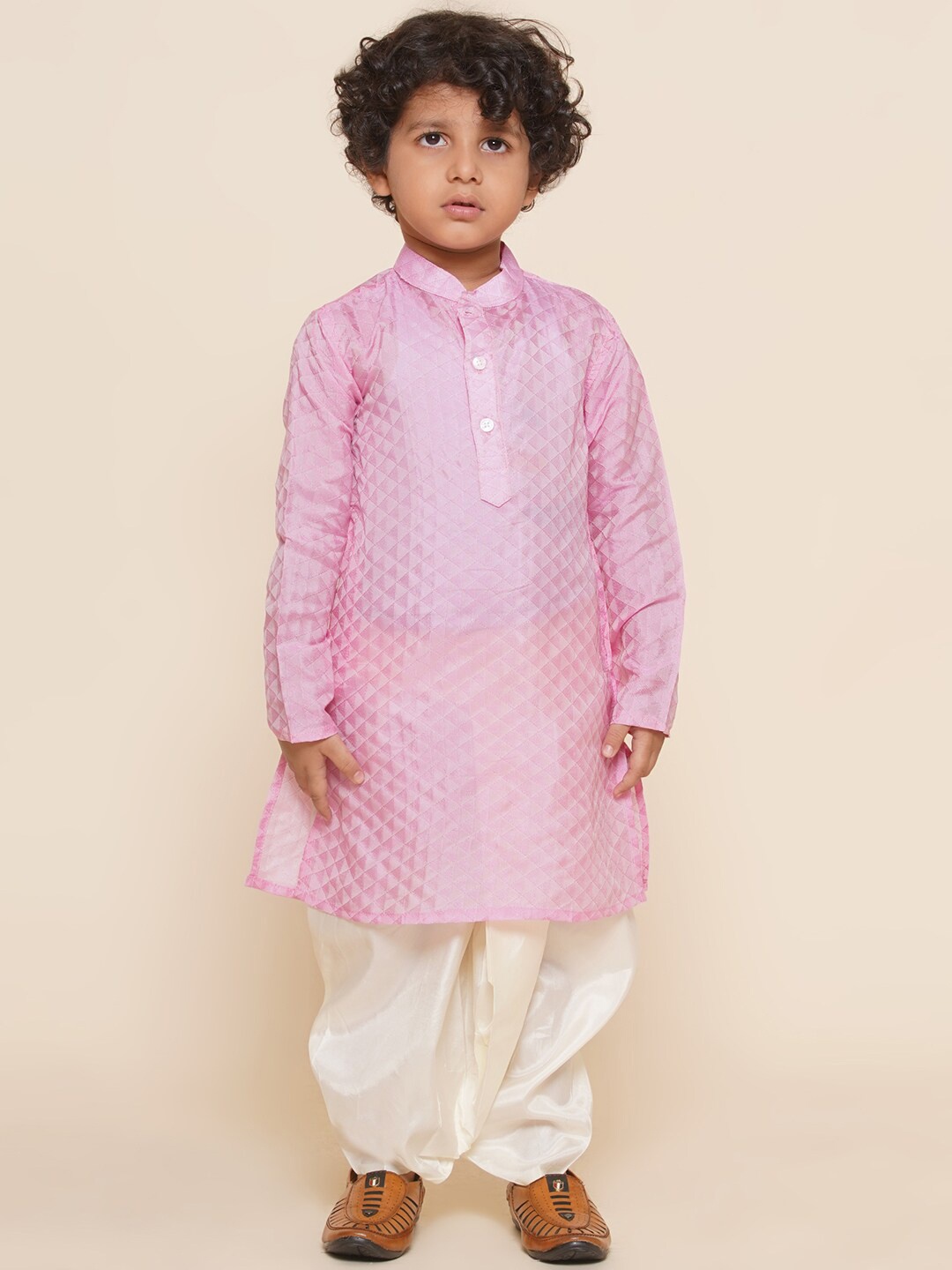 

Sethukrishna Boys Geometric Woven Design Mandarin Collar Long Sleeves Kurta with Pyjamas, Pink