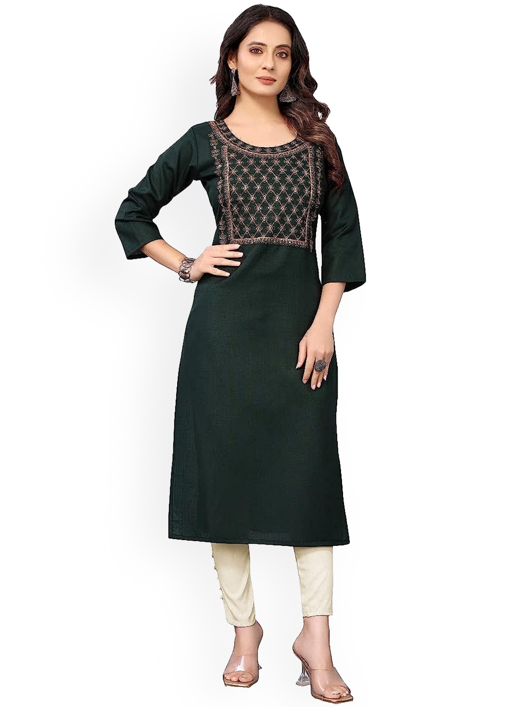 

PERFECTBLUE Floral Yoke Design Sequinned Detail Regular Kurta with Trousers, Green