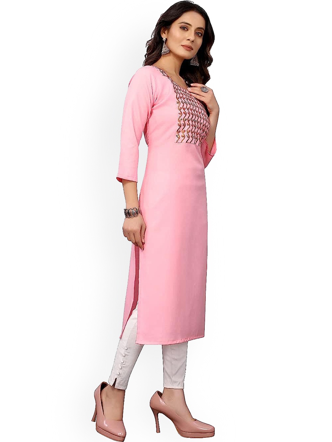 

PERFECTBLUE Floral Yoke Design Thread Work Detail Regular Kurta with Trousers, Pink