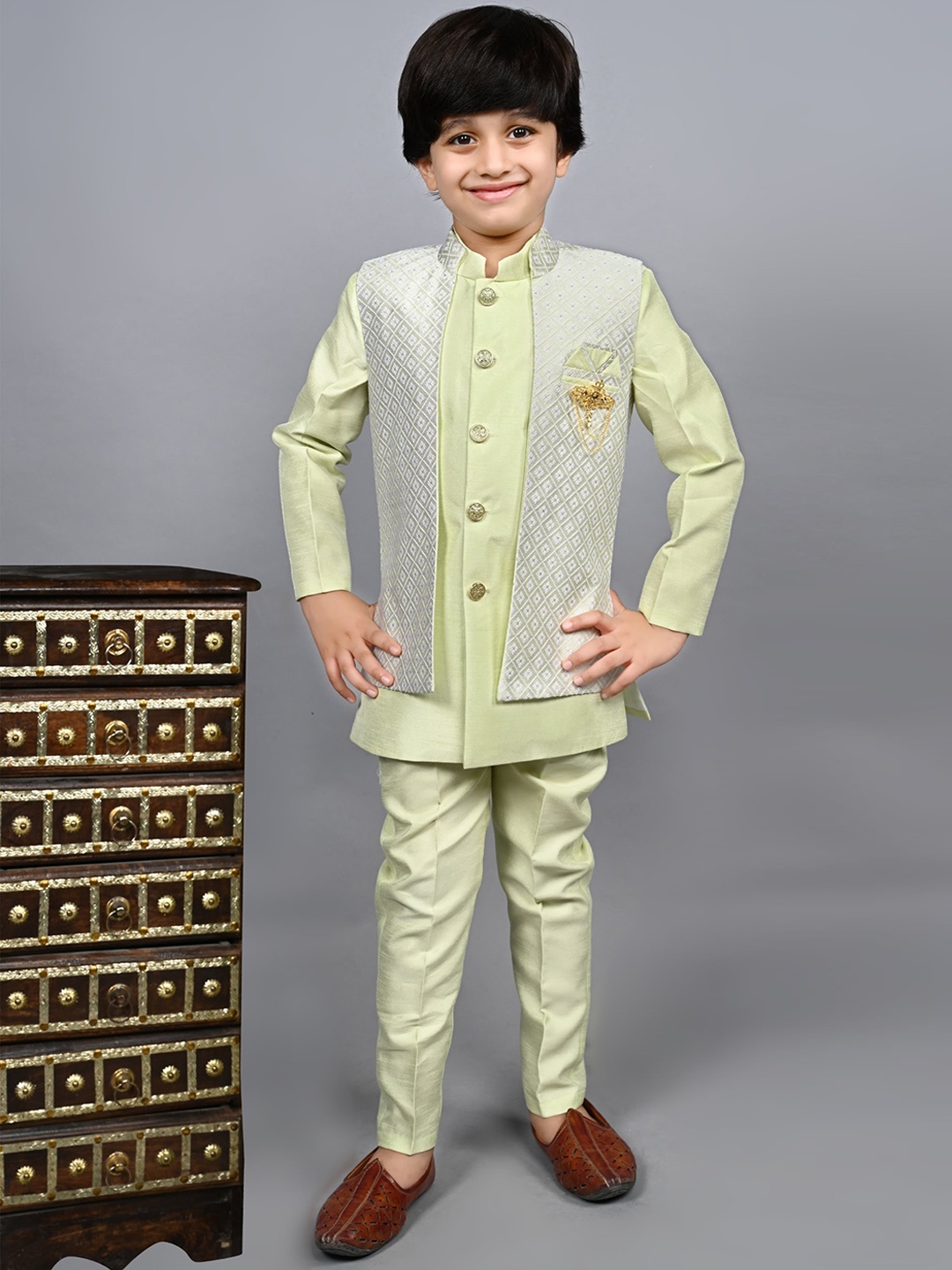 

ahhaaaa Self Design Sherwani Set, Green