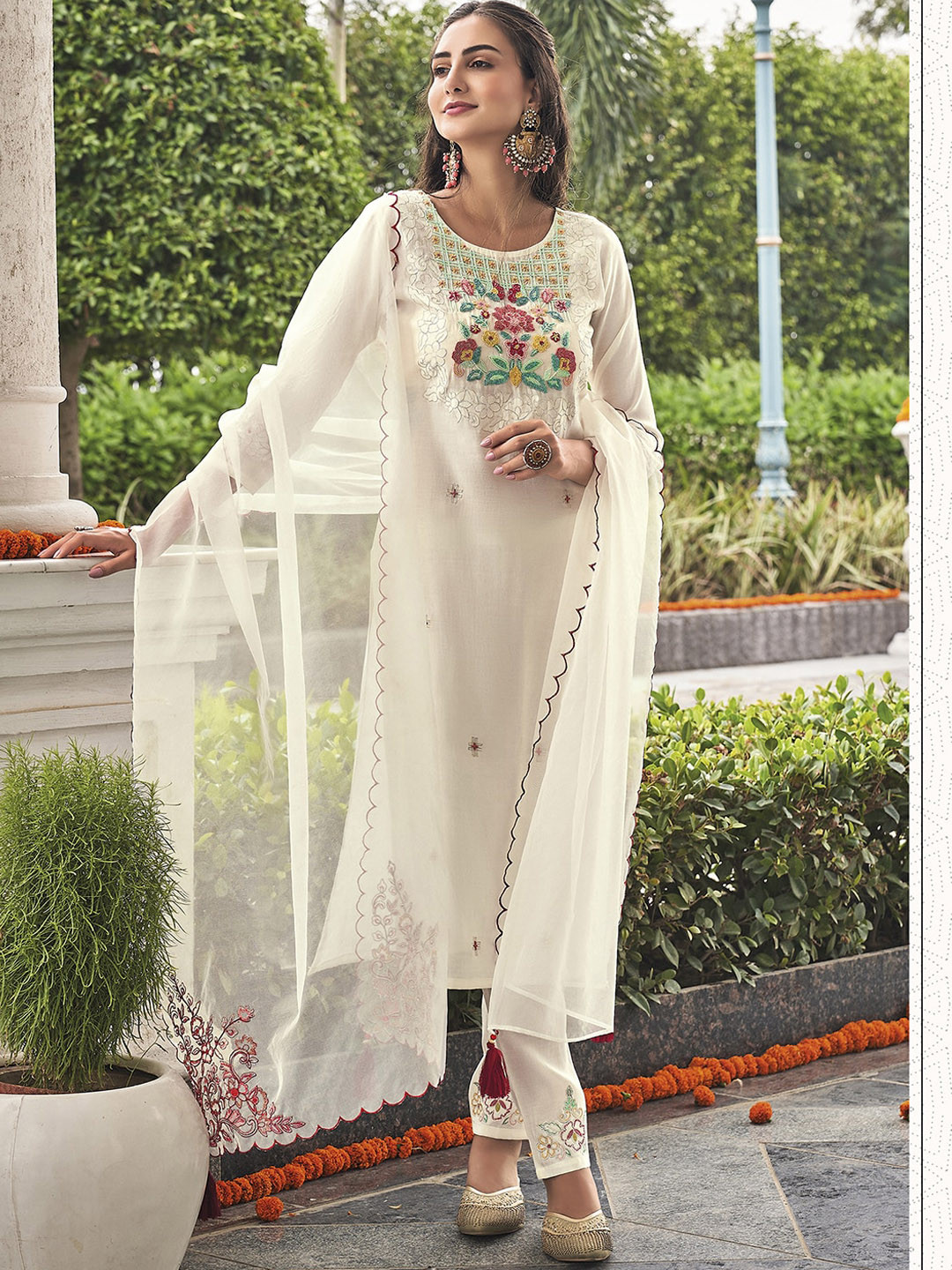 

Indo Era Beads Embroidered Regular Kurta with Trousers & Dupatta, Cream