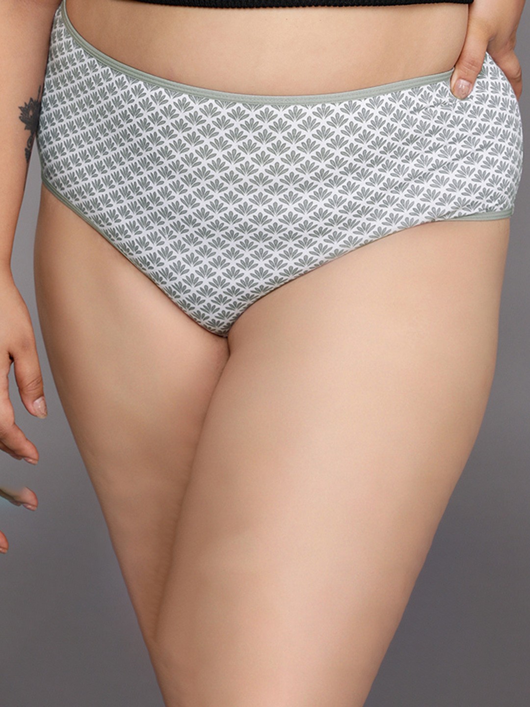 

Clovia Women Grey & White Floral Printed Cotton Hipster Briefs PN2499E18S