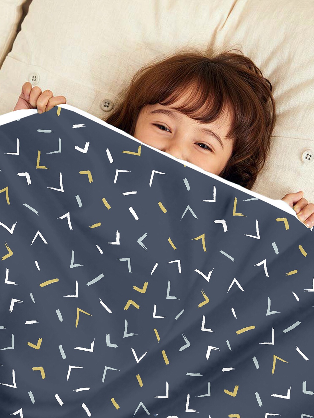 

Divine Casa Kids Grey & White Microfiber AC Room 120 GSM Single Bed Dohar