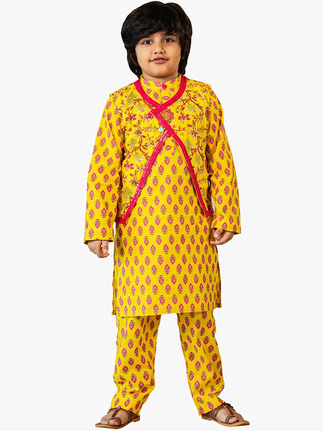 

Jilmil Boys Ethnic Motifs Printed Pure Cotton Kurta & Pyjamas With Jacket, Yellow
