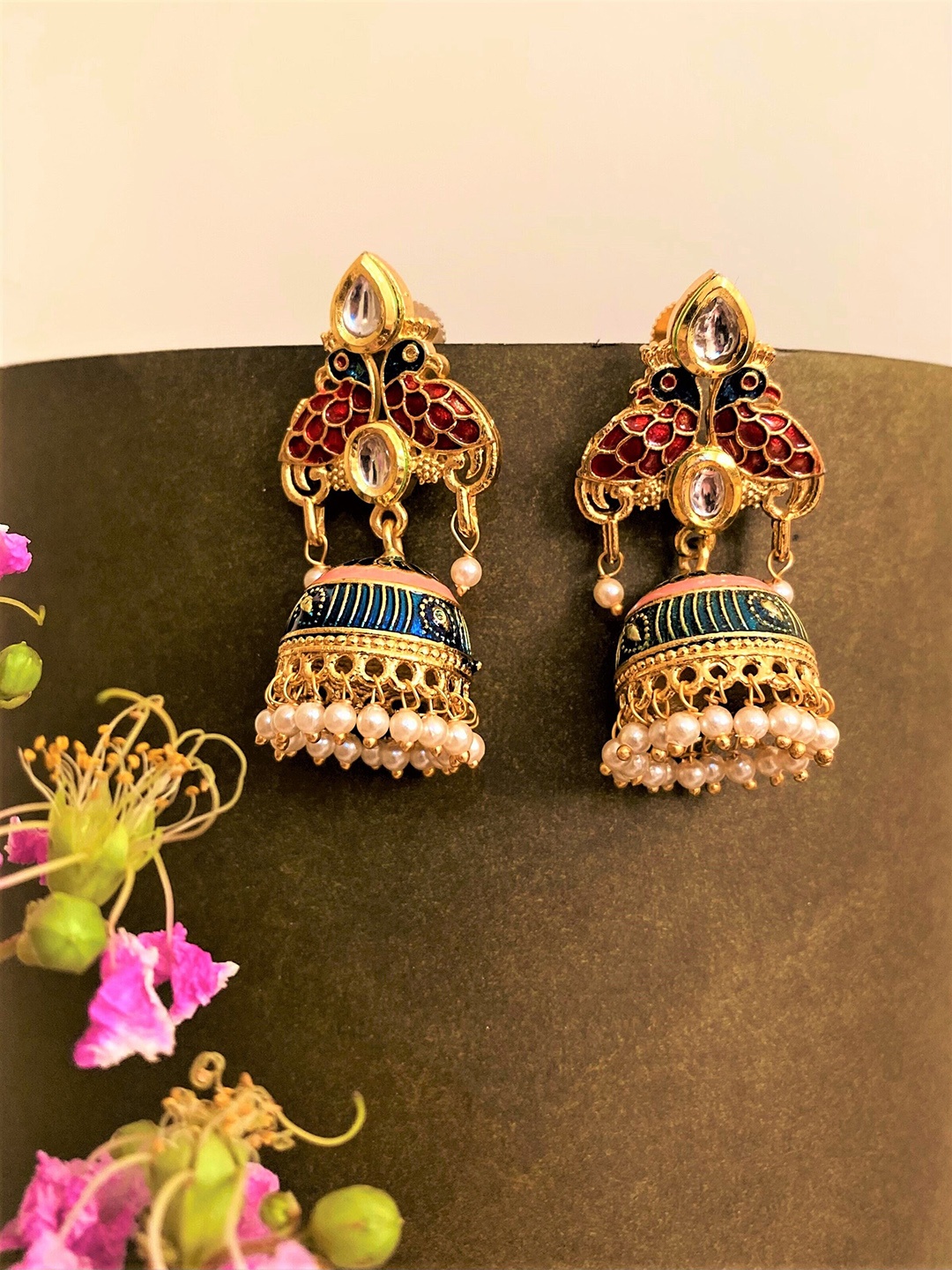 

ATIBELLE Gold-Plated Kundan Studded Classic Jhumkas Earrings
