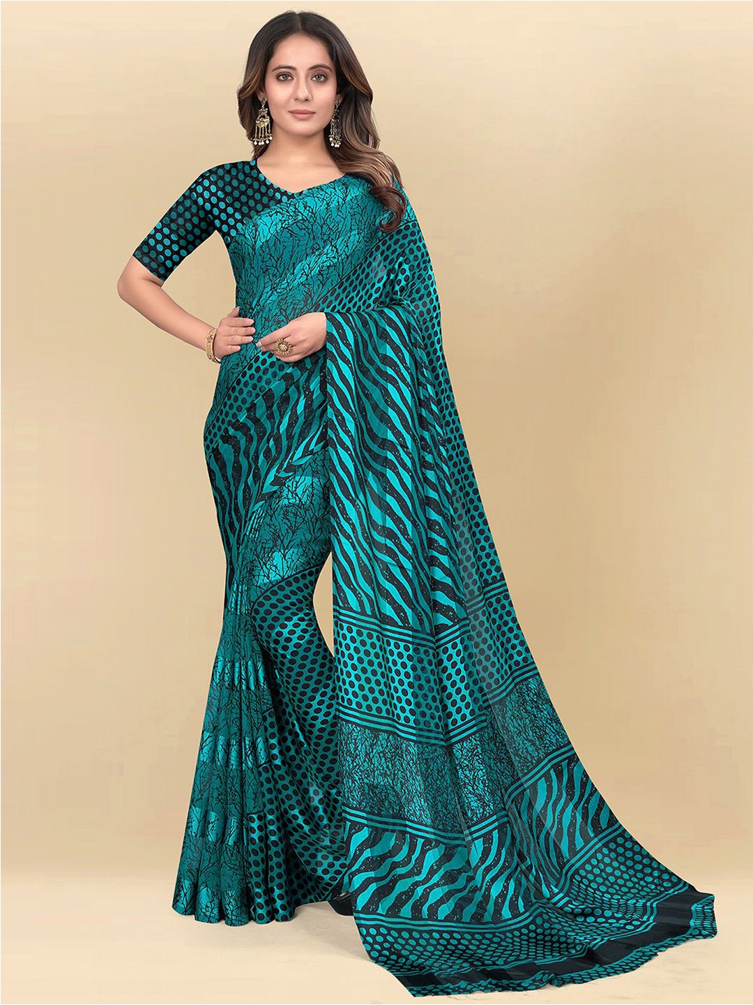 

Mitera Green & Black Abstract Printed Poly Chiffon Saree