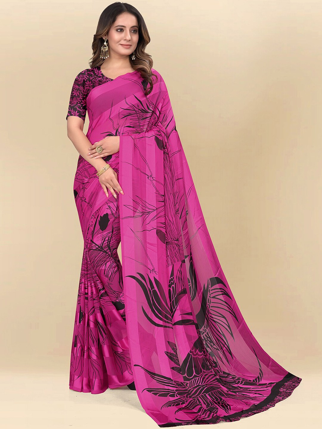 

Mitera Pink & Black Abstract Poly Chiffon Saree With Blouse Piece
