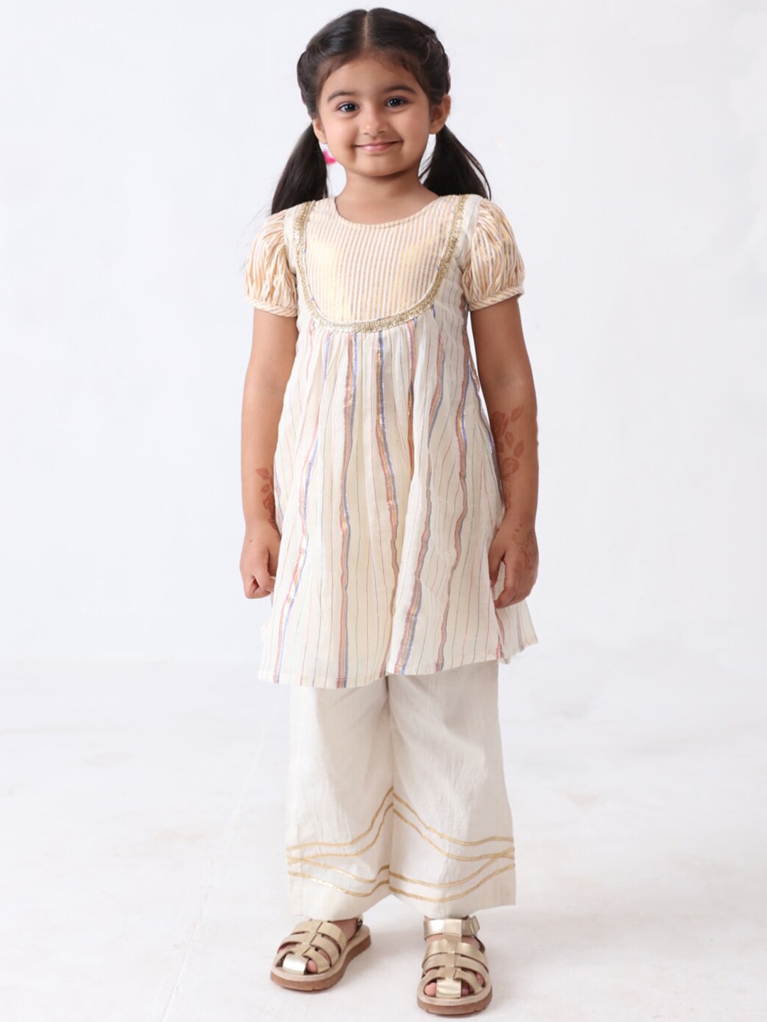 

Jilmil Girls Off White Regular Gotta Patti Pure Cotton Kurta with Palazzos