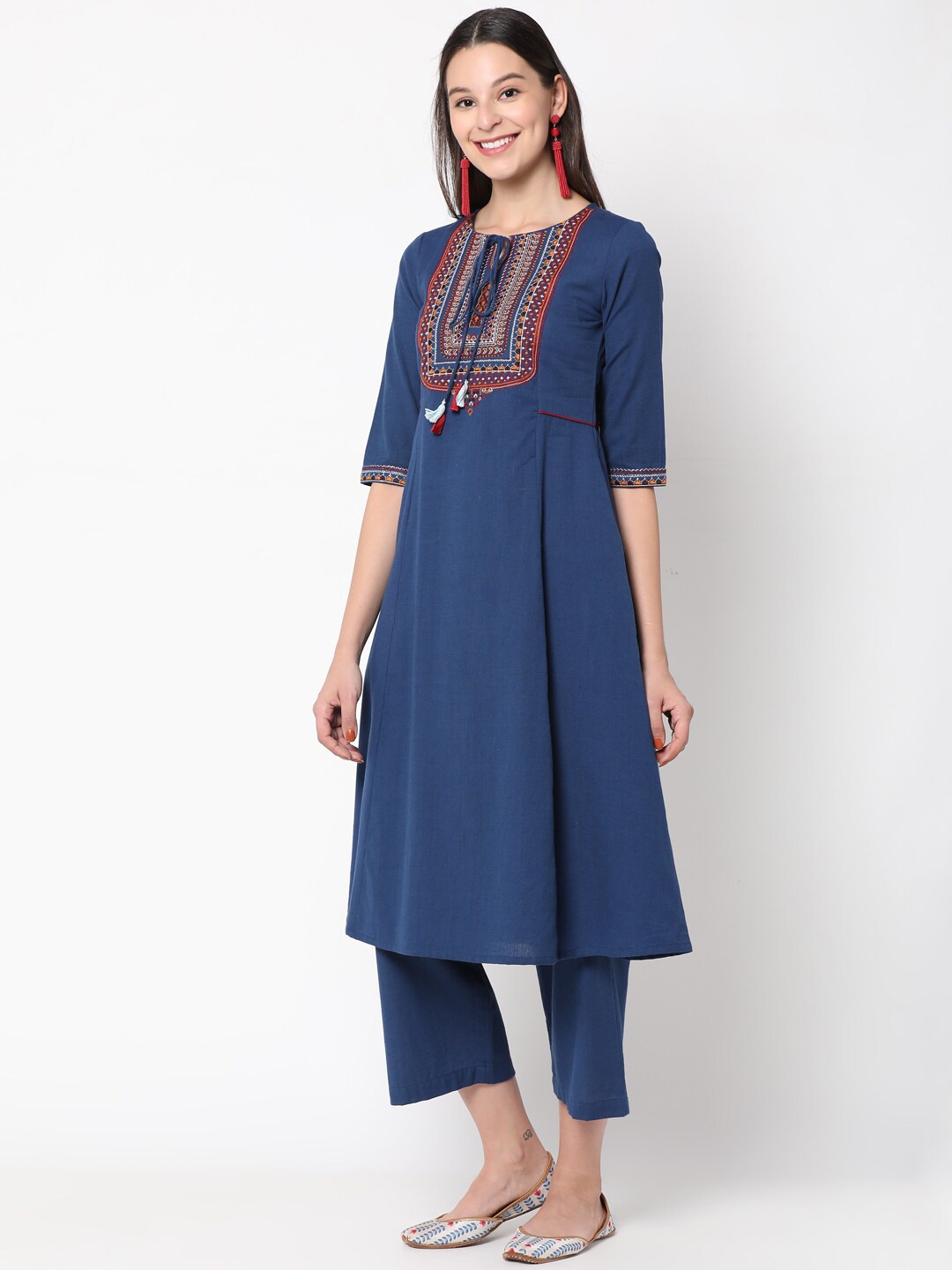 

UNTUNG Ethnic Motifs Yoke Design Embroidered Pure Cotton Kurta with Trousers, Blue