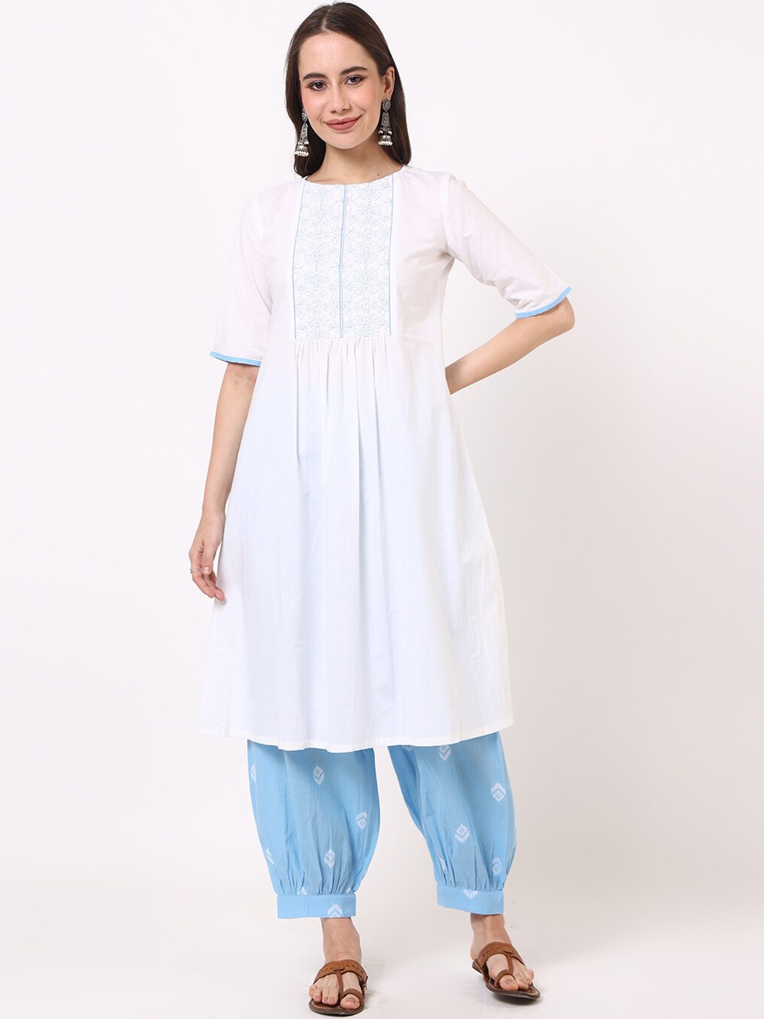 

UNTUNG Ethnic Motifs Embroidered Empire Pure Cotton Kurta with Harem Pants, White