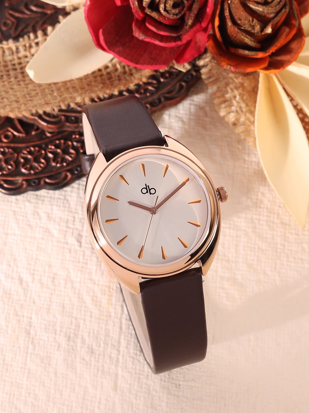 

DressBerry Women Brass Dial & Leather Textured Straps Analogue Watch DB006D, Silver