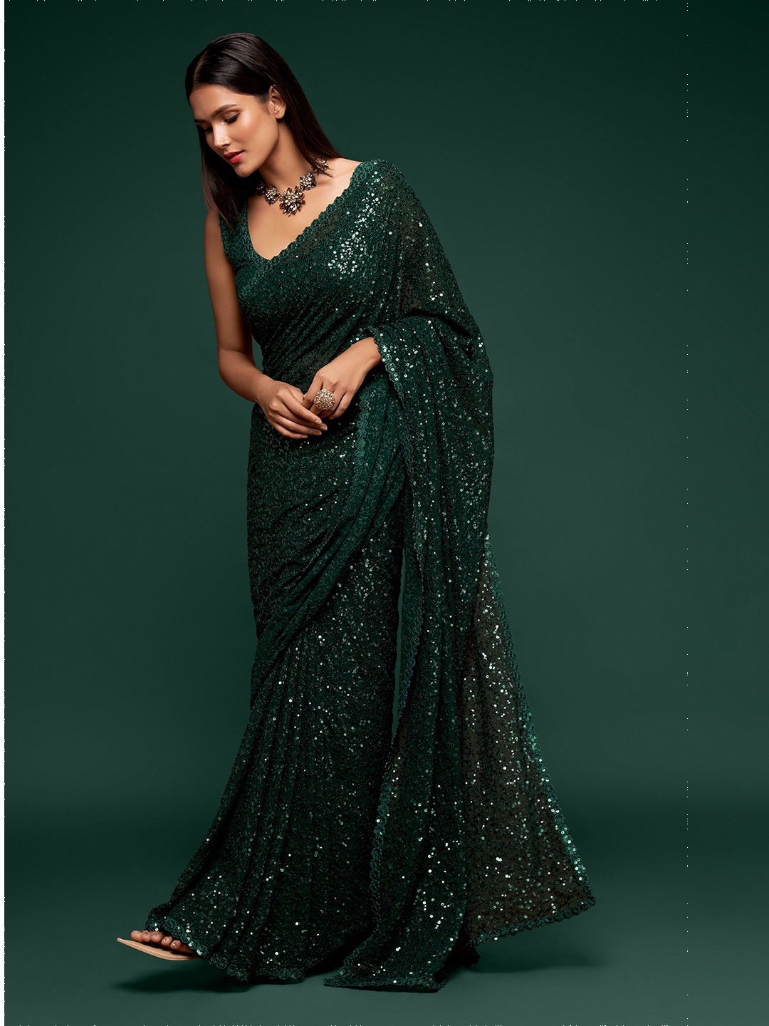 

Trendmalls Sequinned Poly Georgette Saree, Green