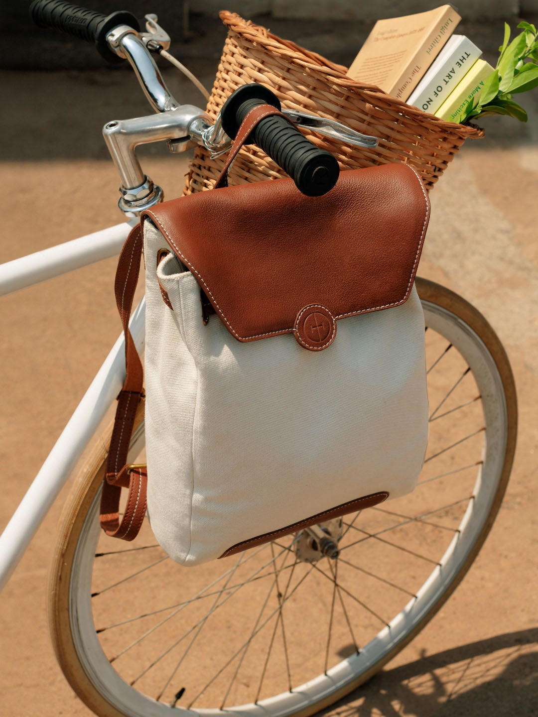 

IRTH Women Colourblocked Leather Backpack, White