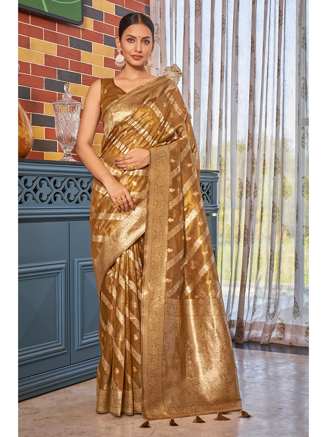 

MONJOLIKA FASHION Woven Design Zari Bomkai silk Saree, Mustard