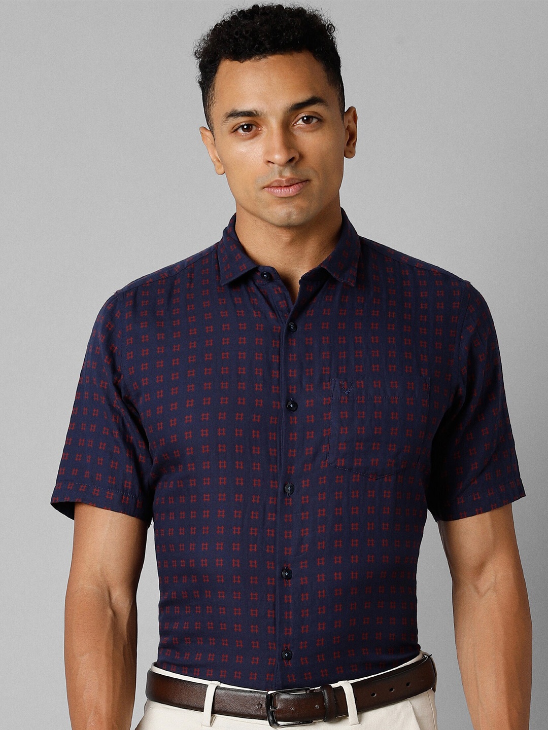 

Allen Solly Slim Fit Checked Printed Pure Cotton Formal Shirt, Navy blue
