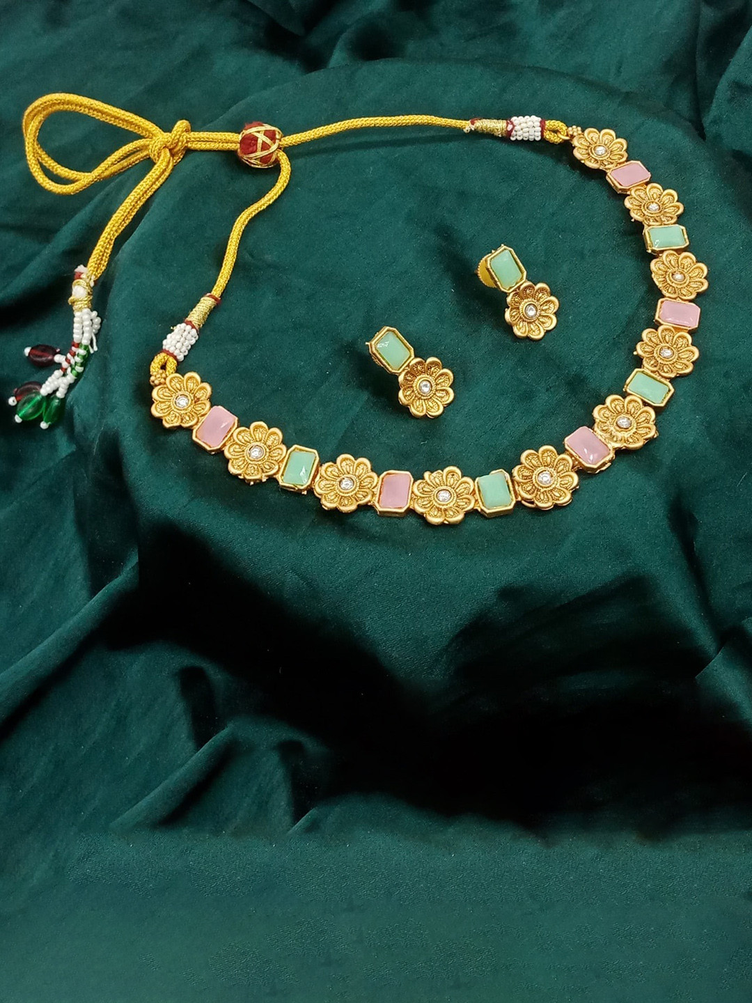 

AASHISH IMITATION Gold-Plated Kundan Studded & Beaded Necklace & Earrings