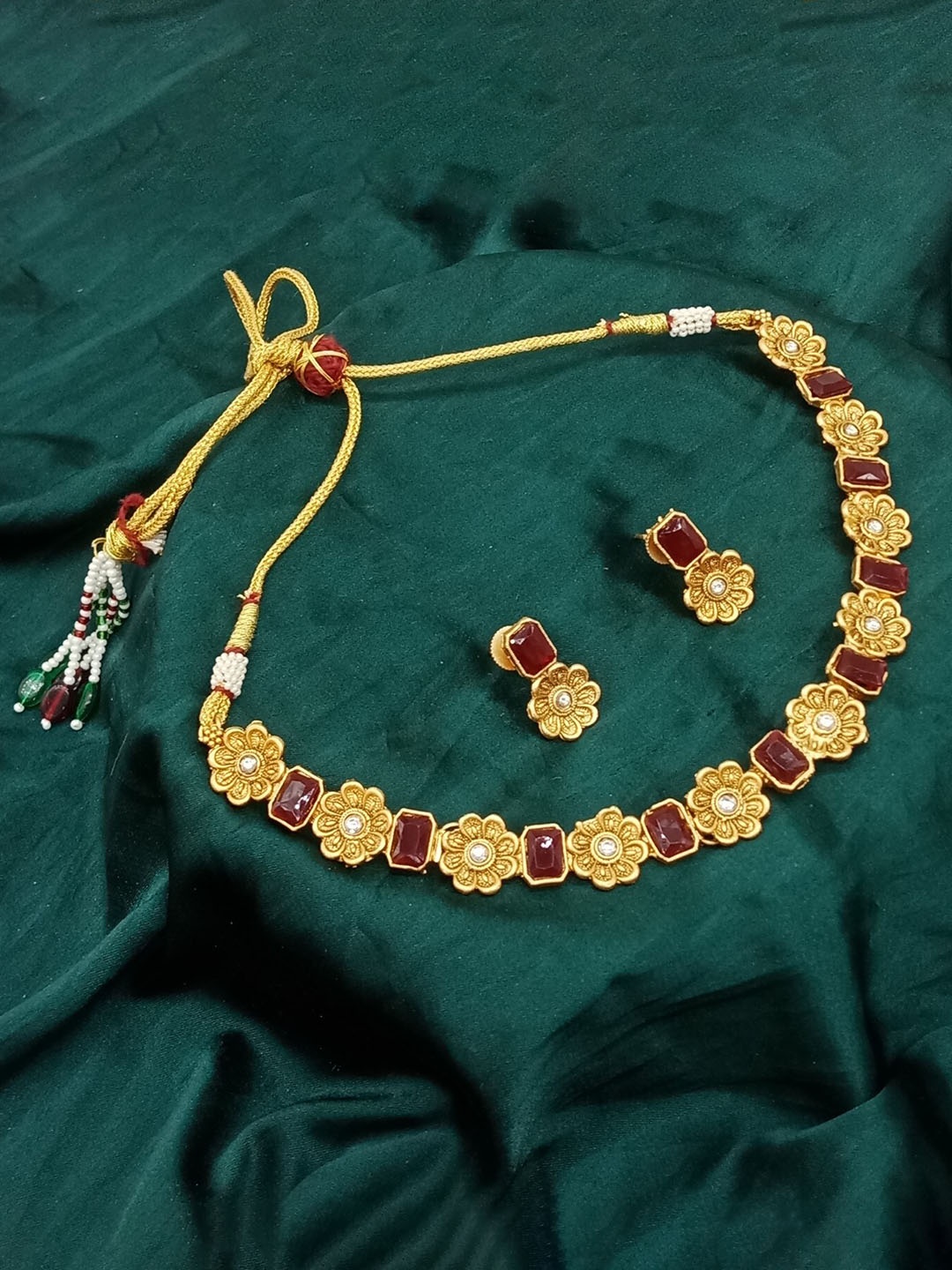 

AASHISH IMITATION Gold-Plated Kundan-Studded Jewellery Set