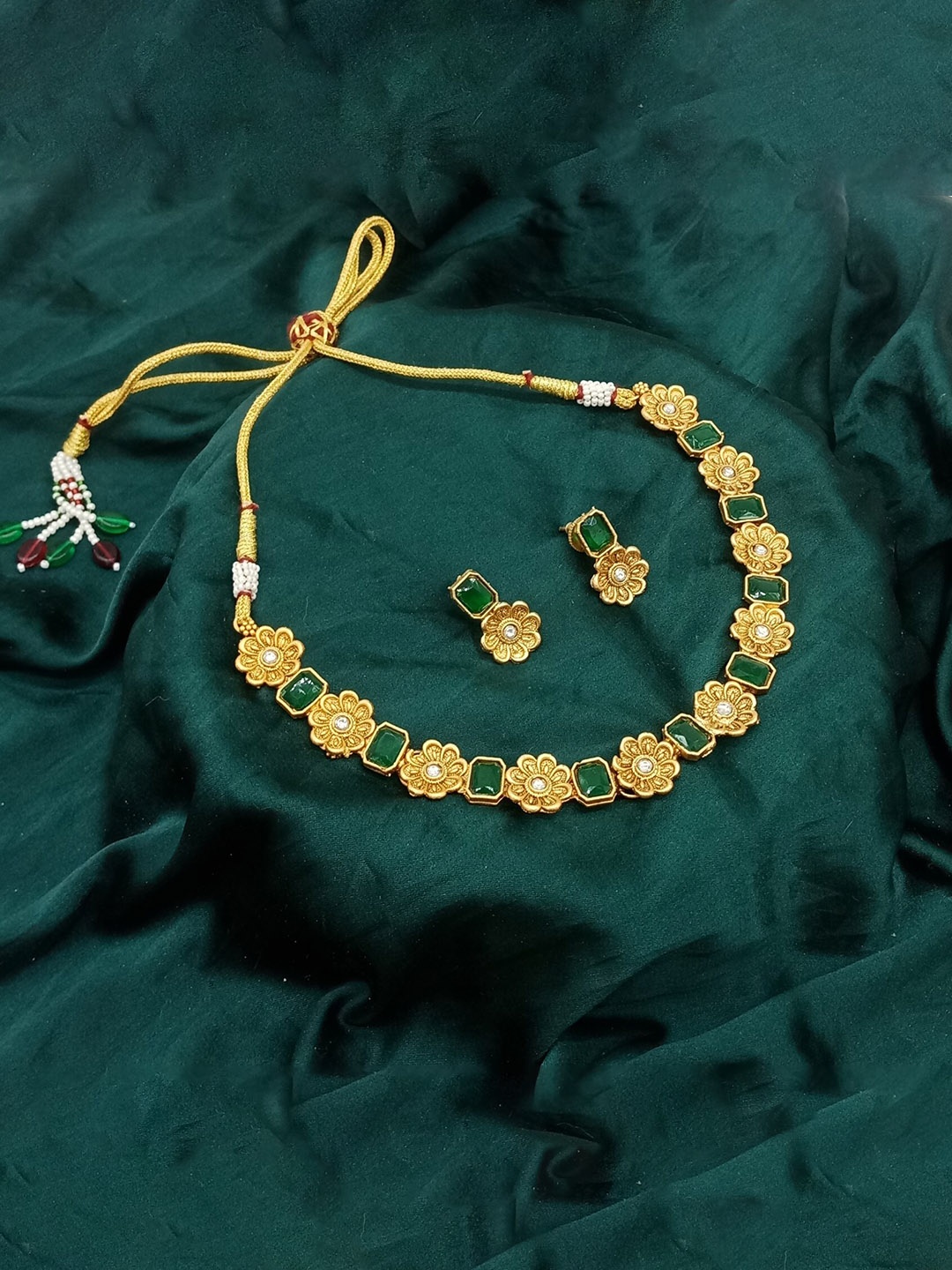 

AASHISH IMITATION Gold-Plated Kundan Studded & Beaded Necklace & Earrings