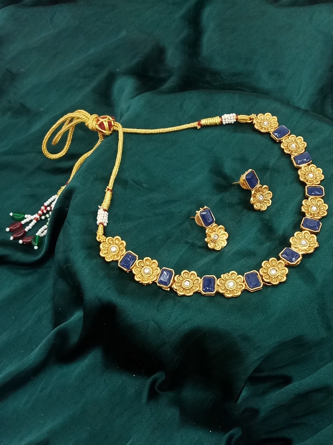 

AASHISH IMITATION Gold-Plated Kundan Studded Jewellery Set