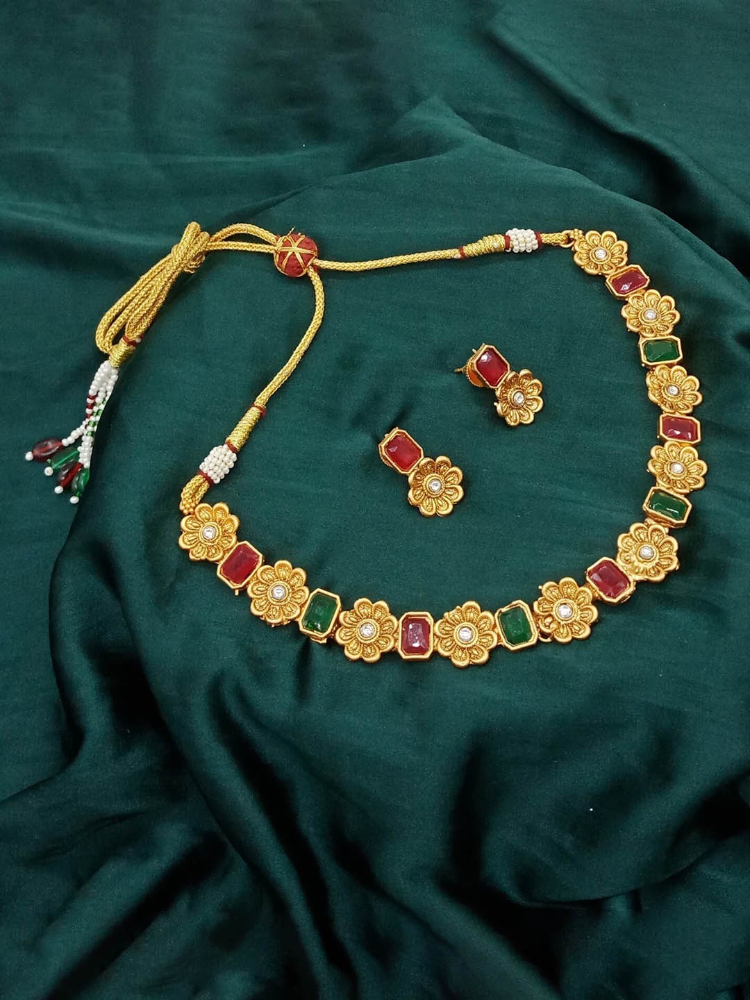 

AASHISH IMITATION Gold-Plated Kundan Studded Jewellery Set