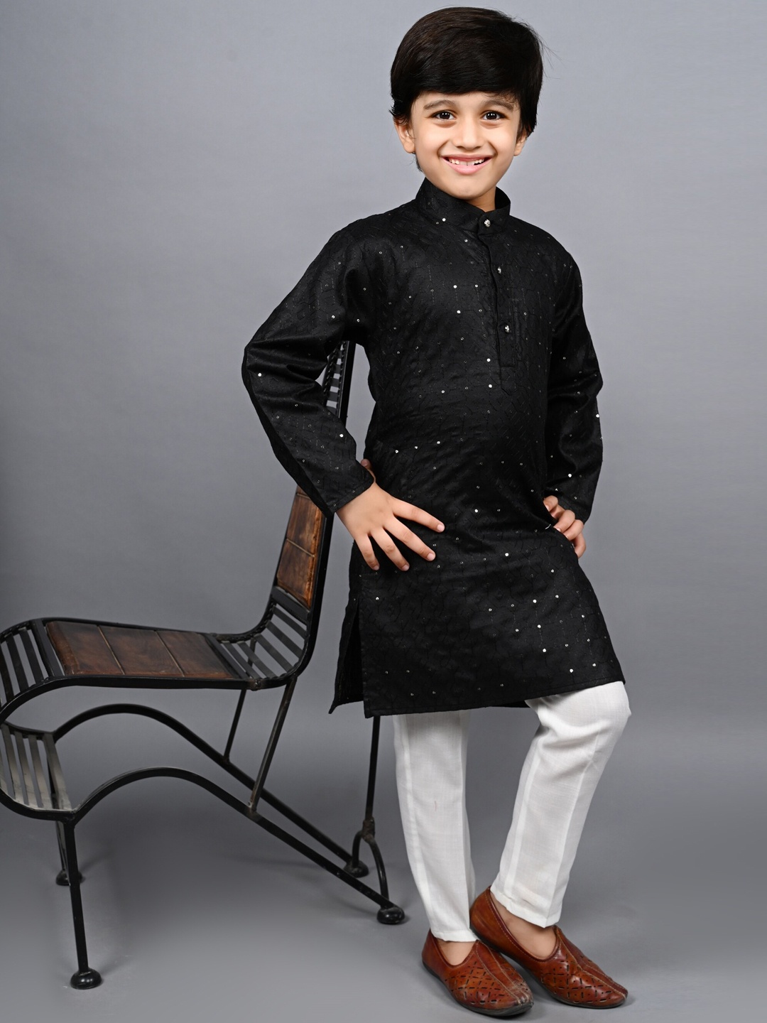 

ahhaaaa Boys Embroidered Band Collar Sequinned Regular Kurta with Pyjamas, Black