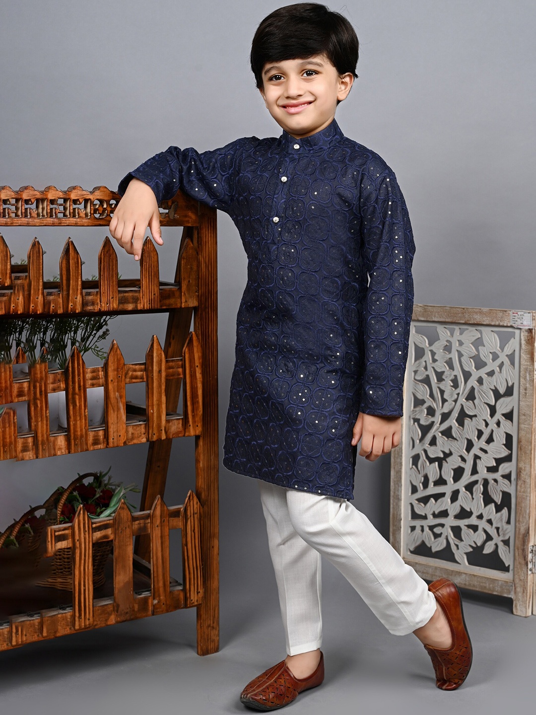 

ahhaaaa Boys Embroidered Band Collar Sequinned Regular Kurta with Pyjamas, Navy blue