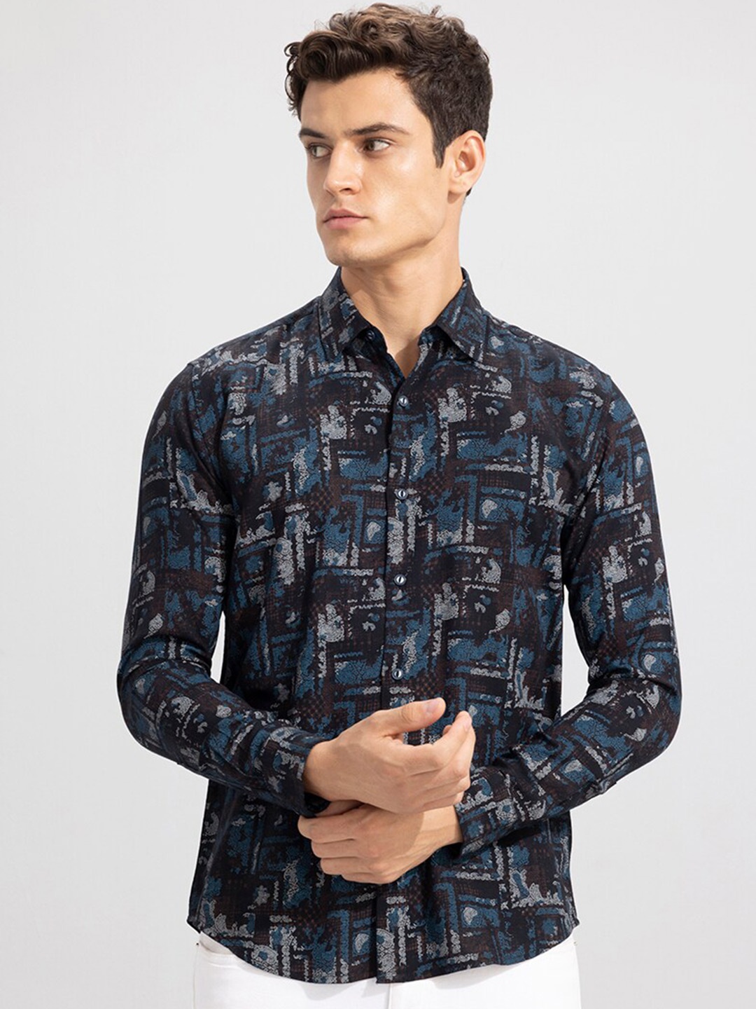 

Snitch Black Classic Slim Fit Floral Printed Cotton Casual Shirt