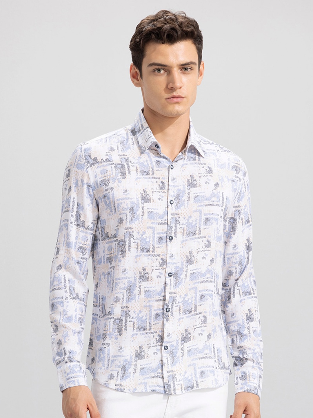 

Snitch White & Blue Classic Slim Fit Abstract Printed Cotton Casual Shirt