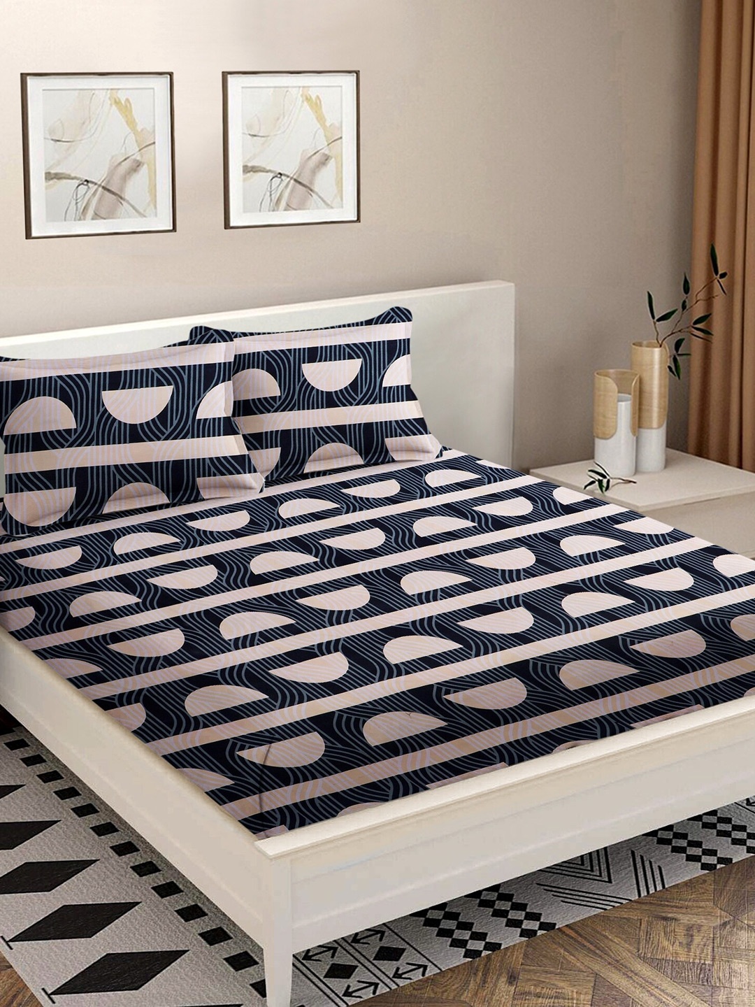 

MODEFE Beige & Black Geometric Cotton 180 TC Queen Bedsheet With 2 Pillow Covers