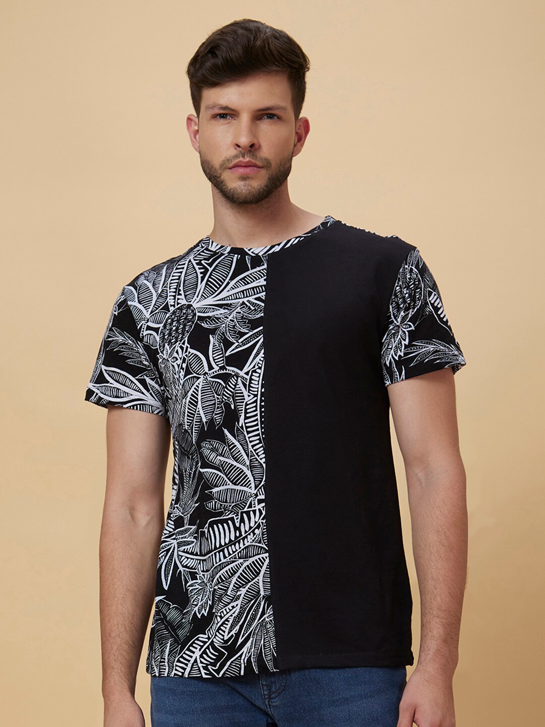 

Globus Men Black & White Tropical Printed Cotton T-shirt