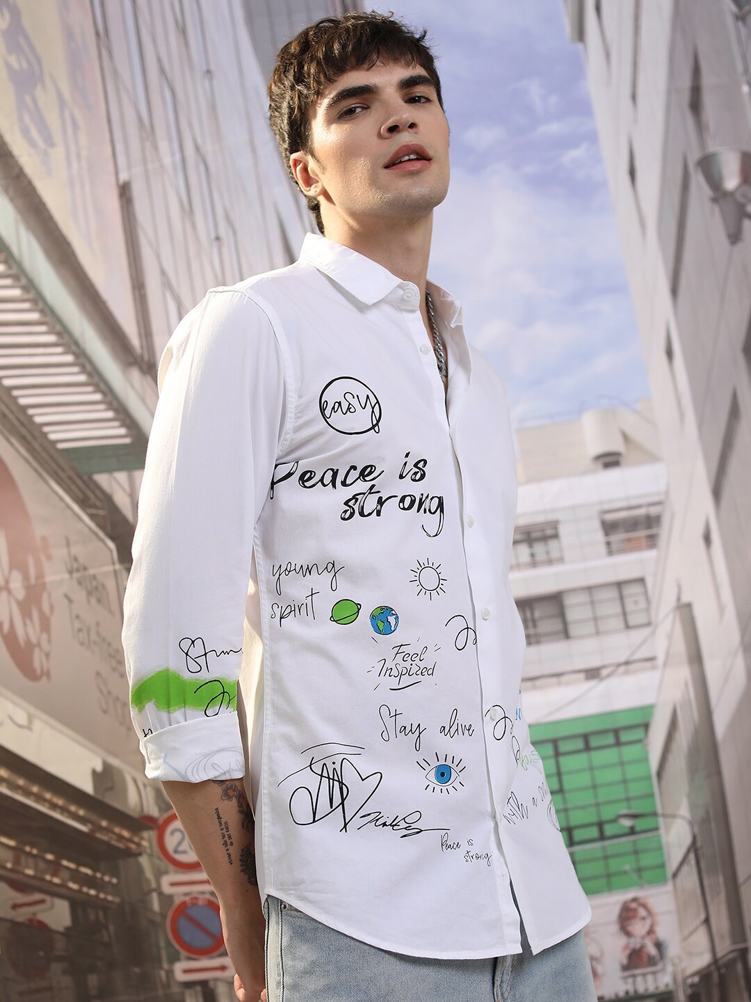 

HIGHLANDER White Slim Fit Typography Printed Cotton Casual Shirt