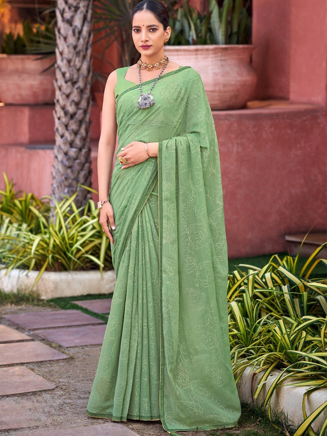 

Mitera Green & Gold-Toned Floral Printed Beads & Stones Saree