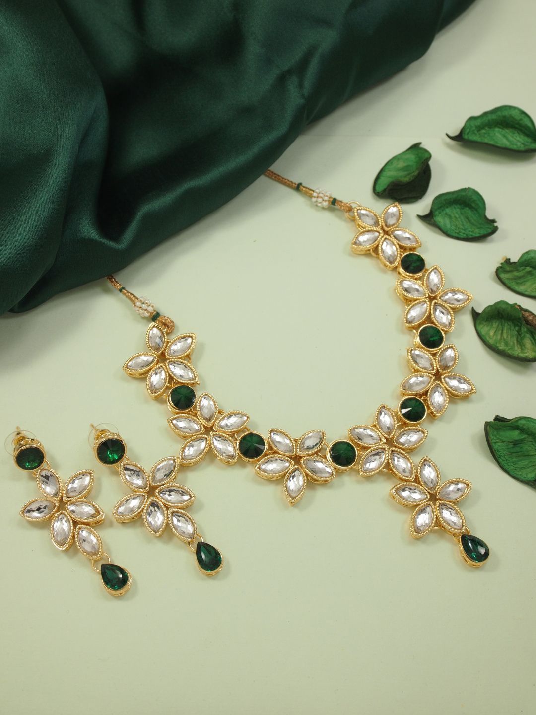 

I Jewels Gold-Plated Green Meenakari Necklace Earrings & Maang Tikka Set