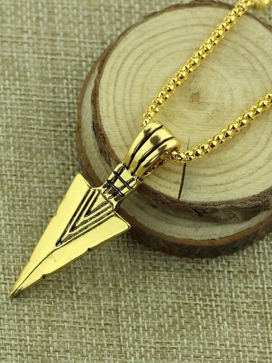 

MEENAZ Men Gold-Plated Arrow-Charm Pendant With Chain