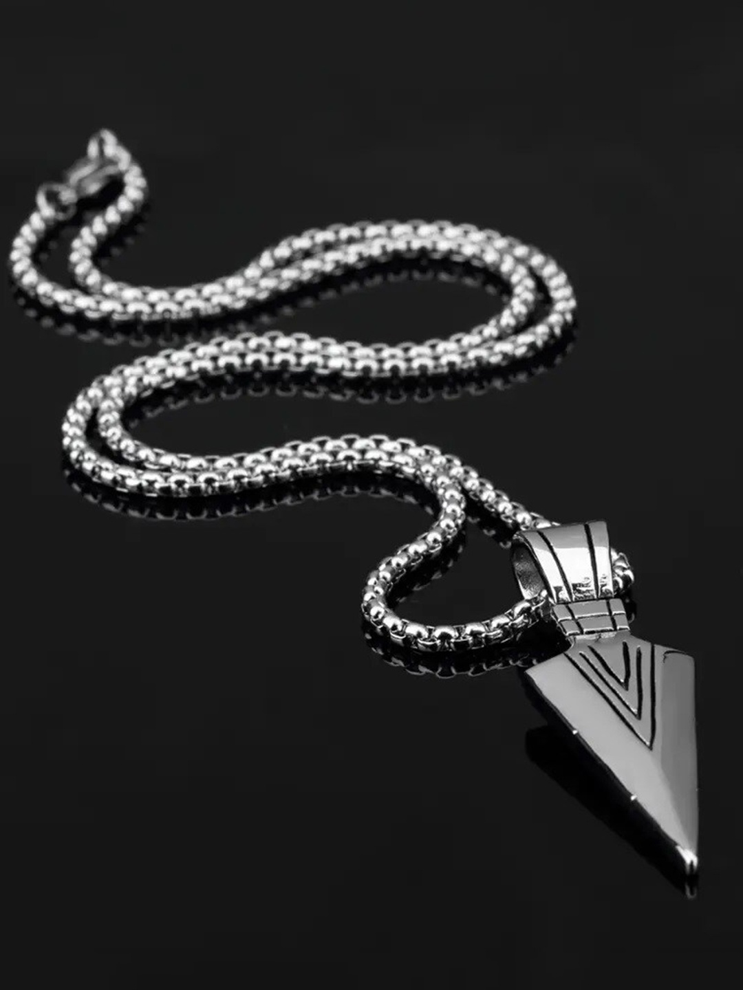 

MEENAZ Men Silver-Plated Arrow-Shaped Pendant With Chain