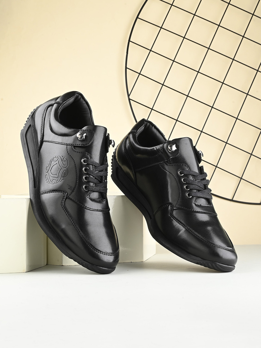 

San Frissco Men Lightweight Memory Foam Insole Basics Sneakers, Black