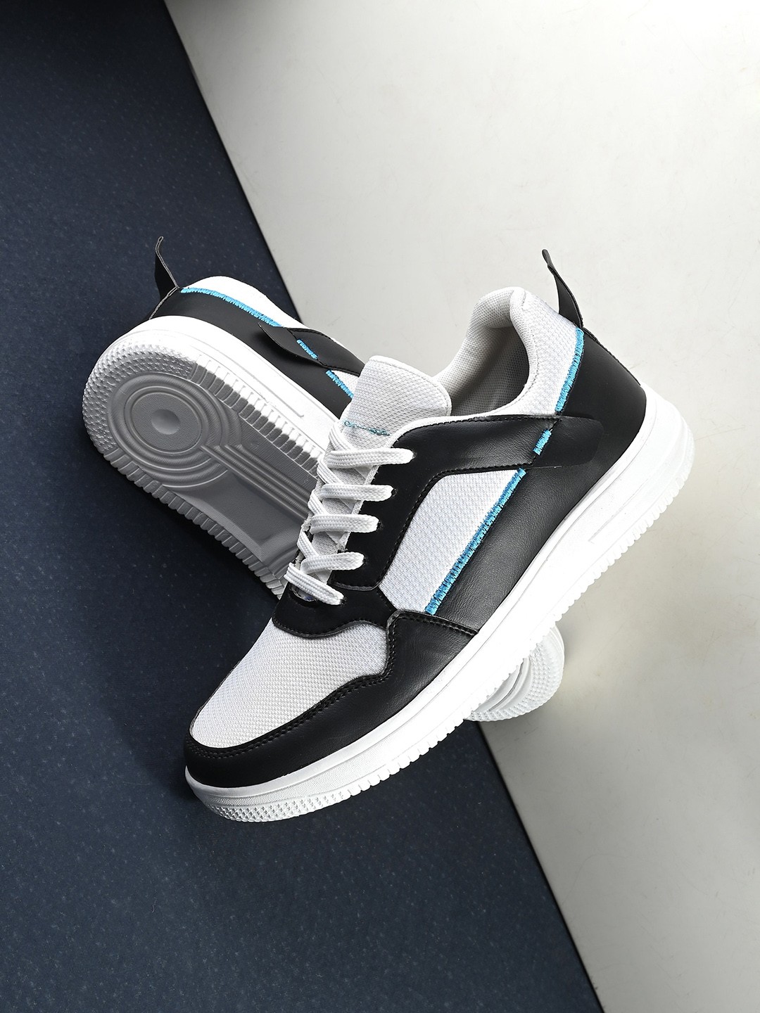 

Roadster Men Grey & Black Colourblocked Lightweight Memory Foam Insole Sneakers