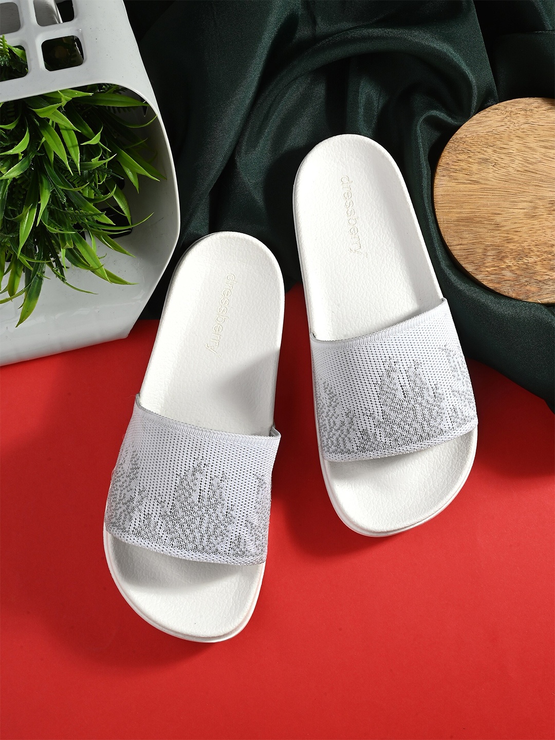 

DressBerry Men White Self Design Sliders