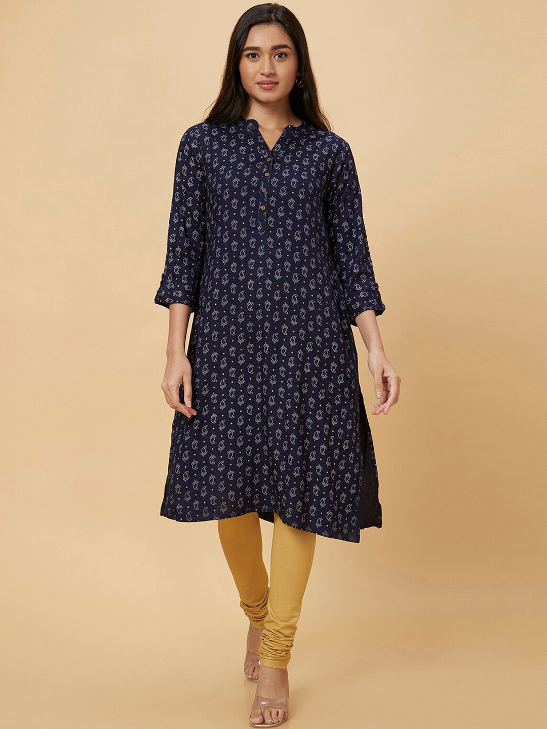 

Globus Navy Blue Ethnic Motifs Printed Mandarin Collar Roll-Up Sleeves Straight Kurta