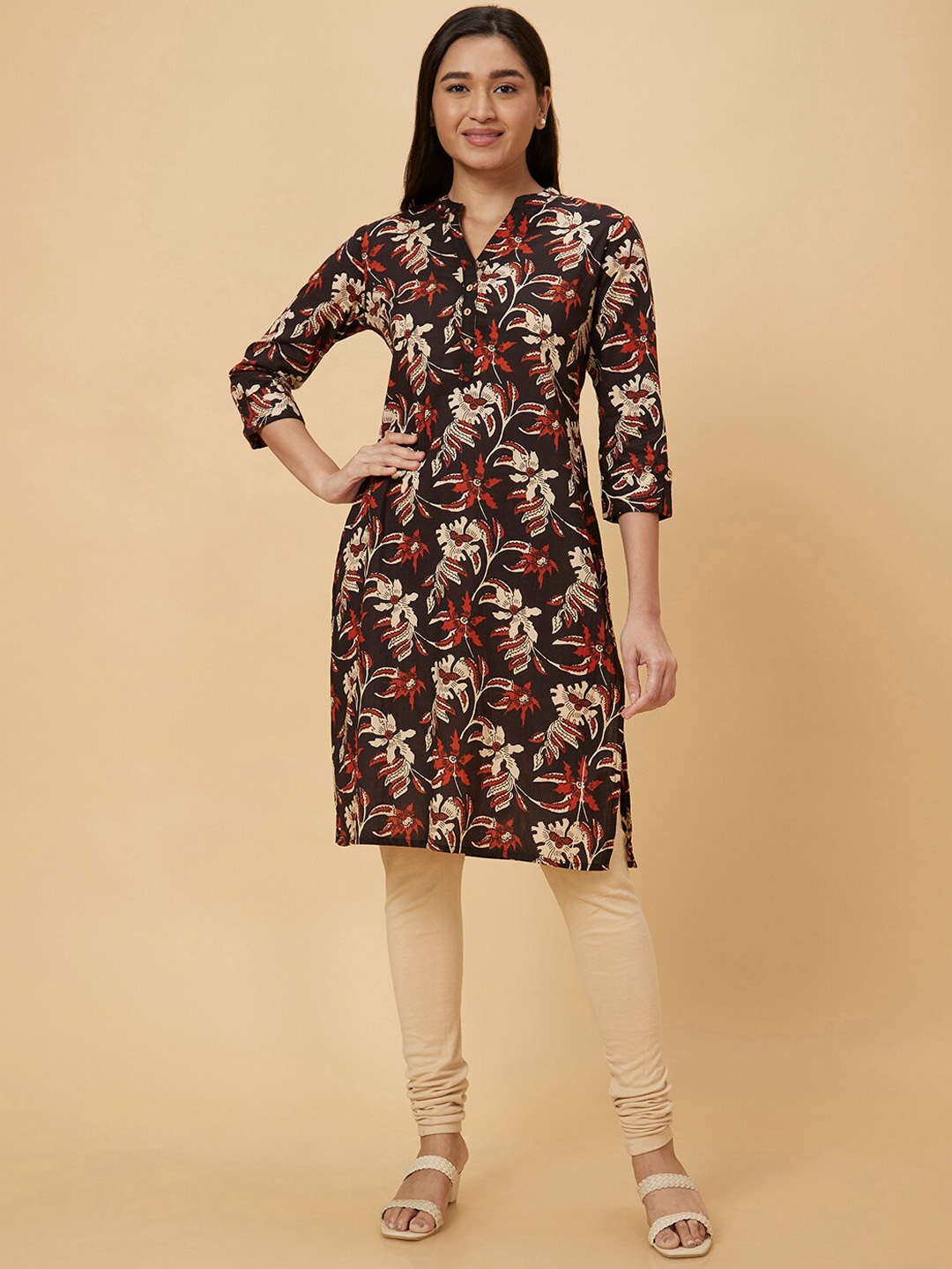 

Globus Black Floral Printed Mandarin Collar Roll-Up Sleeves Pure Cotton Straight Kurta