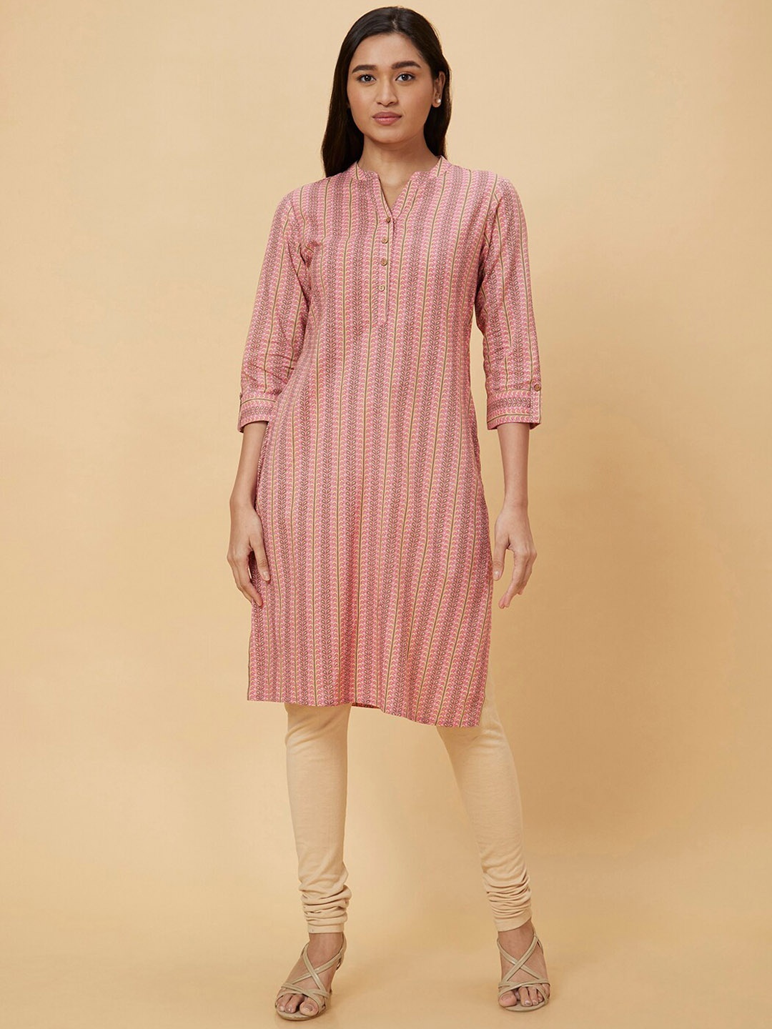 

Globus Pink Ethnic Motifs Printed Mandarin Collar Rolled-Up Sleeves Pure Cotton Kurta