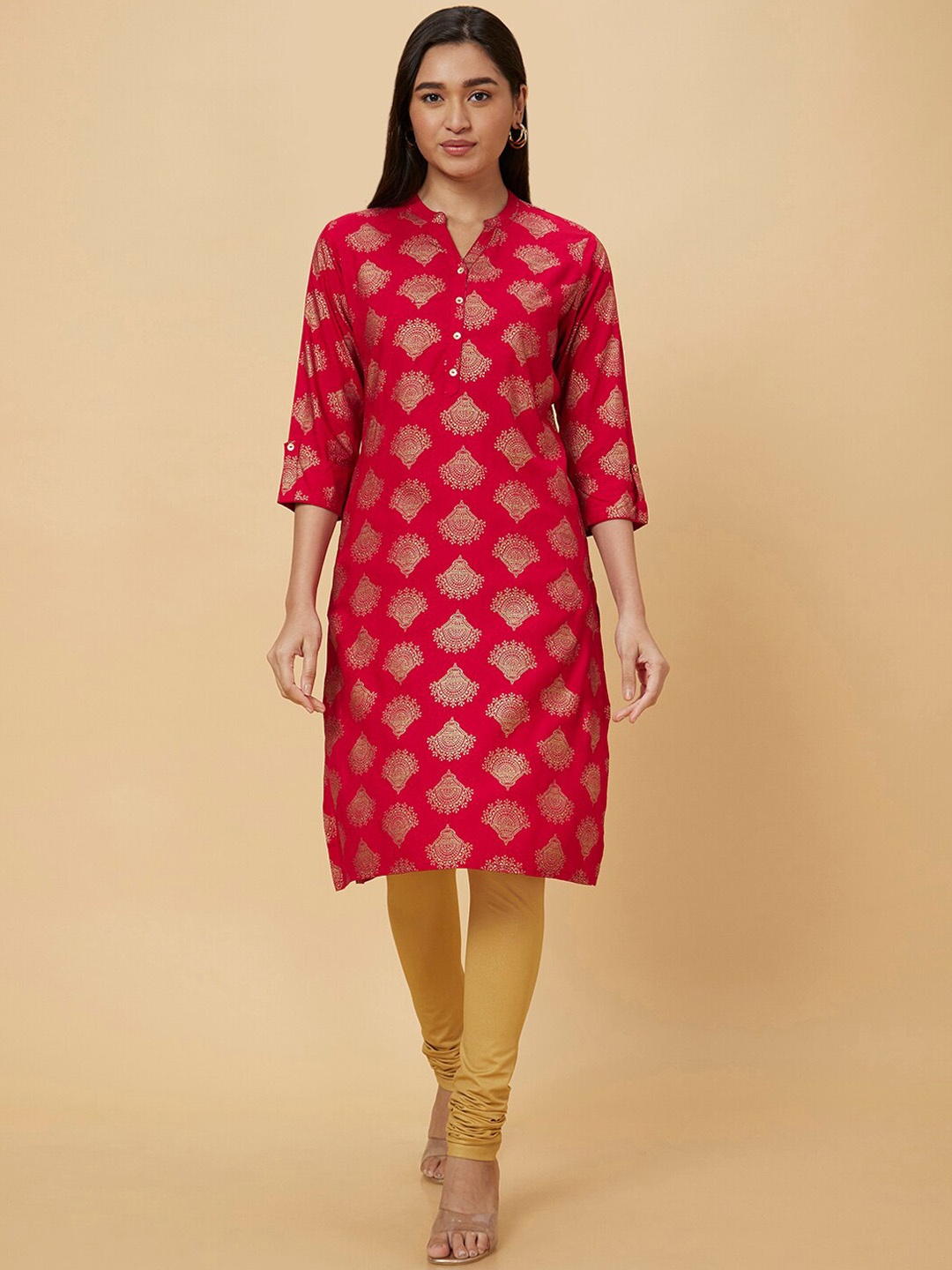 

Globus Red & Gold Toned Ethnic Motifs Printed Mandarin Collar Rolled-Up Sleeves Kurta